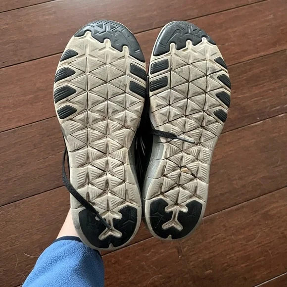 TWO pairs of Nike Running shoes - size 7 - Picture 7 of 7